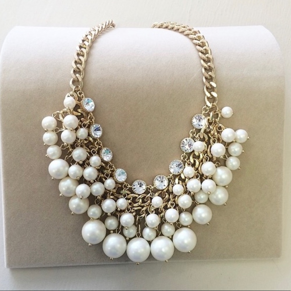 Pearl Statement Necklace. Great condition.